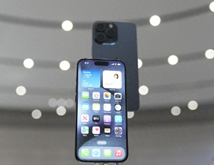 尼玛Apple维修站分享买iPhone15还是华为Mate60 